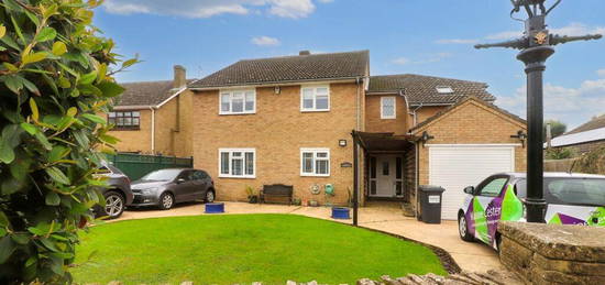 5 bedroom detached house