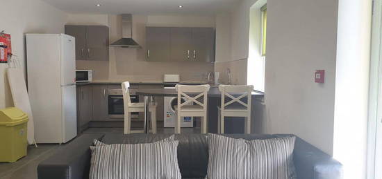 3 bedroom flat to rent