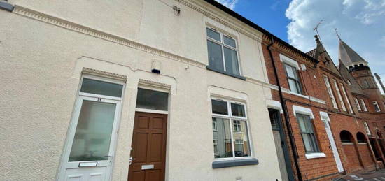 5 bedroom terraced house