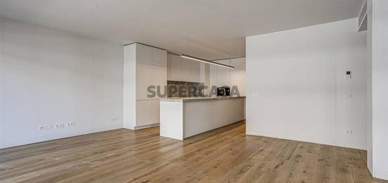 Apartamento T2 novo, no Plaza View, em Lisboa