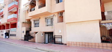 Casa adosada en calle Poeta Jara Carrillo en Centro, Alcazares, Los