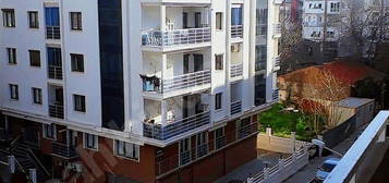 BORNOVA HÜMÜMET KONAĞI YAKINI 3+1 KİRALIK DAİRE