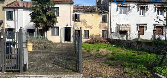 Villetta a schiera, abitabile da subito