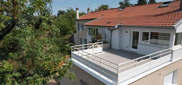 Loue appartement duplex 6 pièces 131m2 vue splendide+ terrasse de 22m2 + balcon de 14m2 +2 places de parking + local vélo