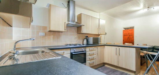 5 bedroom terraced house