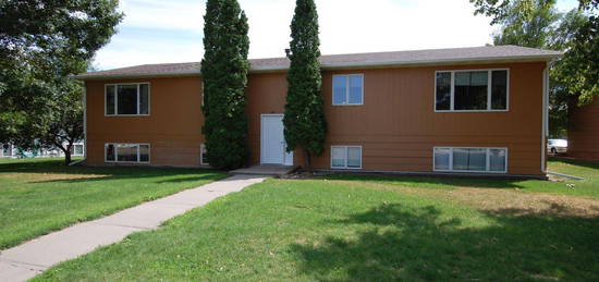 998 16th St SW, Sidney, MT 59270