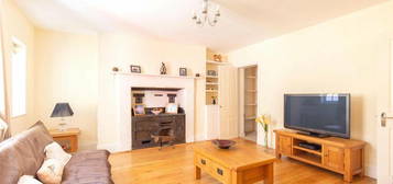 2 bedroom maisonette