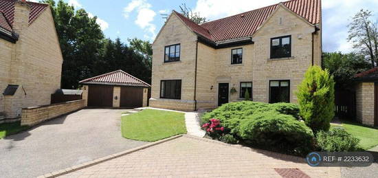 6 bedroom detached house