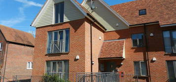 Flat to rent in Adelaide Place, Canterbury CT1