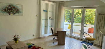 Inchiriez apartament cu 2 camere, open space, 5 minute de UMF