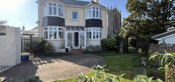 5 bed detached house for sale