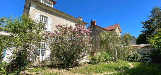 Meulière et jardin bucolique à 10 minutes à pied de la gare