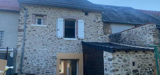 Maison de village mitoyenne 90m², 4 chambres, jardin 150m² 90 800 €