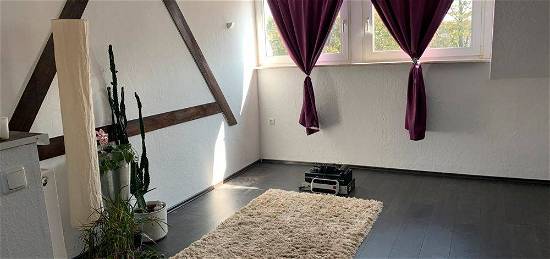 Krefeld-Oppum: 3-Zimmer Dachgeschosswohnung in zentraler Lage