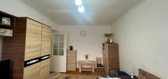 Apartament 2 camere 48mp zona Casa Armatei mobilat 47.700 eur neg