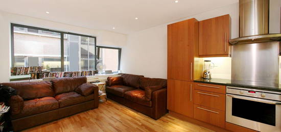 Flat to rent in Fetter Lane, London EC4A