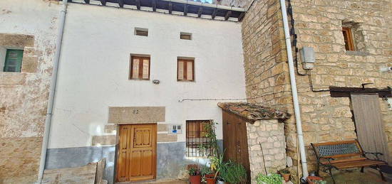 Casa adosada en calle El Caño en Valle de Sedano