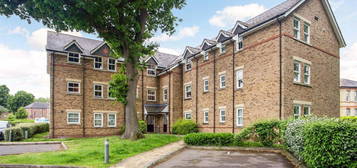 Flat to rent in Eastman Way, Epsom KT19