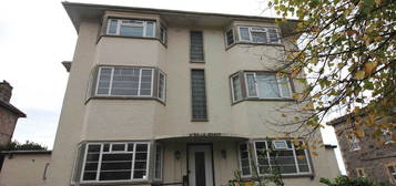 3 bed flat to rent