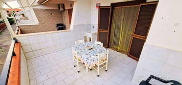 APPARTAMENTO CON TERRAZZO E PATIO RIF 979