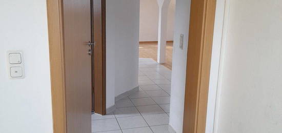 Bad Staffelstein Dg Wohnung 2. Z.46 qm ruhige Lage m. Stellpl.