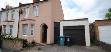 Property for sale in Kings Avenue, Watford WD18