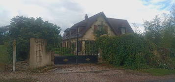 Maison à louer 168M2, 4 chambres, village près de Conches