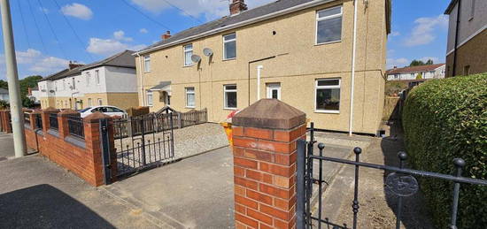 3 bedroom semi-detached house to rent