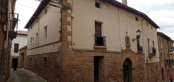 Casa adosada en calle Eugenio Mendioroz en Artajona