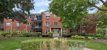 120 N Lincoln Ln Apt 2A, Arlington Heights, IL 60004