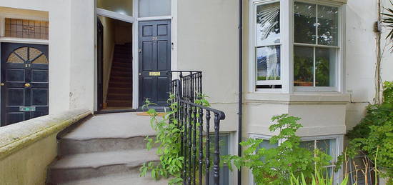 Maisonette to rent in Buckingham Place, Brighton BN1