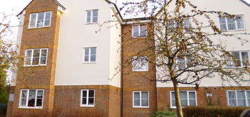 Flat to rent in Gisburne Way, North Watford, Watford WD24