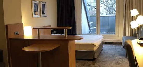 Schöne möblierte 1-Zimmer-Wohnung mit Dachterrasse in Frankfurt-Bockenheim