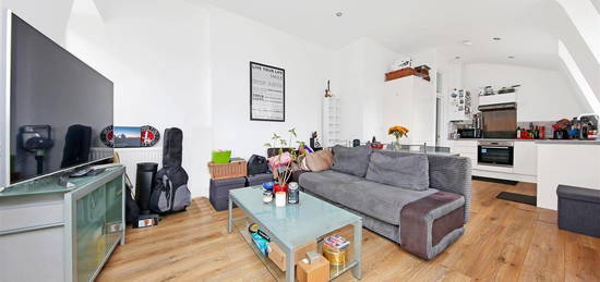 Flat to rent in Crossford Street, London SW9