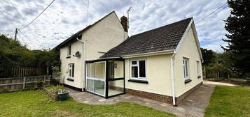 3 bedroom semi-detached house to rent