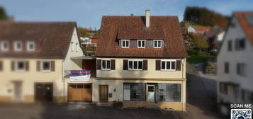 Wohnhaus mit Gewerbeeinheit und Garage in Sulzbach-Laufen