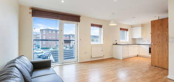 Flat to rent in Calypso Crescent, Peckham SE15