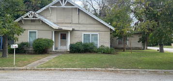 506 W College Ave, Comanche, TX 76442