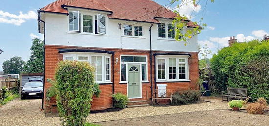 Flat to rent in The Green, Badshot Lea, Farnham, Surrey GU9