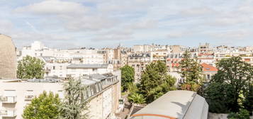 Un appartement 3 pièces de 92m² avec deux balcons, en étage élevé et sans vis-à-vis, à 350m du métro Jasmin