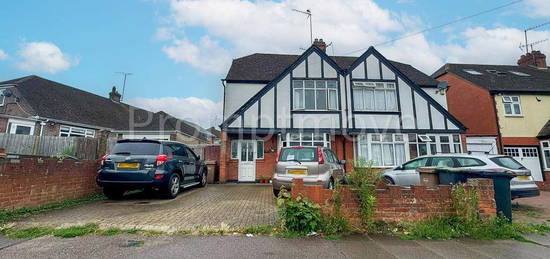 3 bedroom semi-detached house to rent