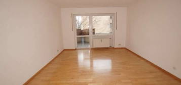 Helle 2 Zimmer-Wohnung mit Balkon