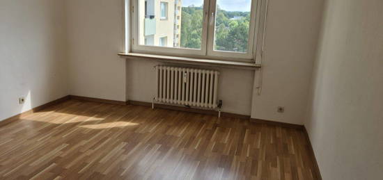 Helle 2 Zimmer Wohnung - Küche - Balkon & Blick ins Grüne