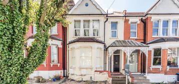 Flat for sale in Wakefield Road, London N11