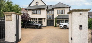 6 bedroom detached house for sale