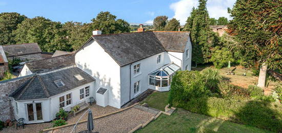 6 bedroom detached house for sale