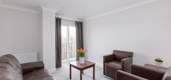 Flat to rent in Ross Gardens, Edinburgh EH9