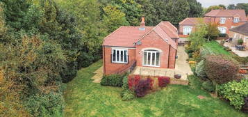 5 bedroom detached house