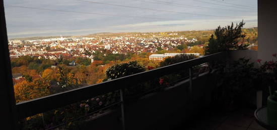 Geschmackvolle, modernisierte 4-Raum-Wohnung mit Balkon und EBK in Stuttgart