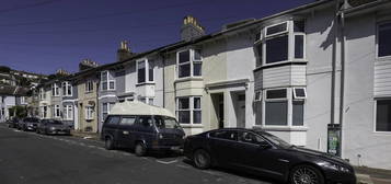 Terraced house to rent in Caledonian Road, Brighton BN2